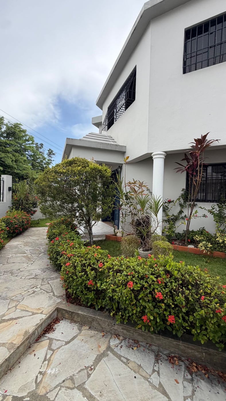 Casa amplia con terraza en residencial Cerrado – foto 7