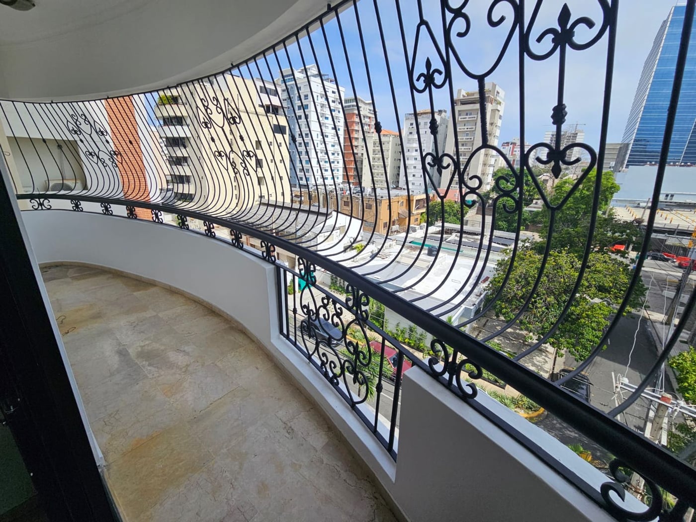 VENTA DE APARTAMENTO EN 5TO NIVEL EN ENSANCHE NACO – foto 1