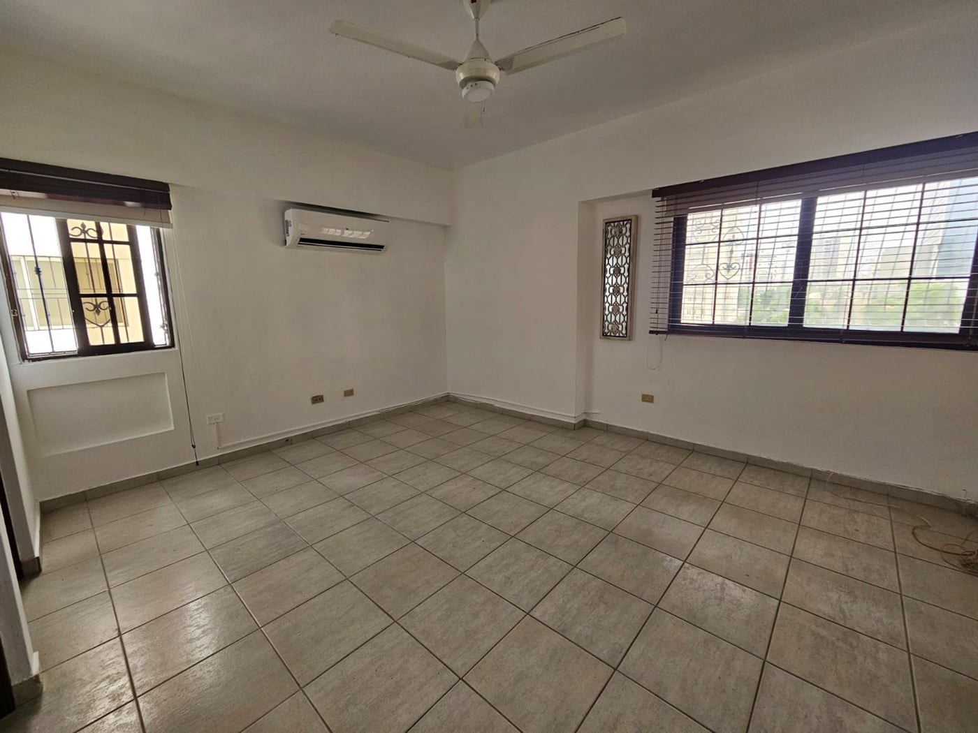VENTA DE APARTAMENTO EN 5TO NIVEL EN ENSANCHE NACO – foto 3