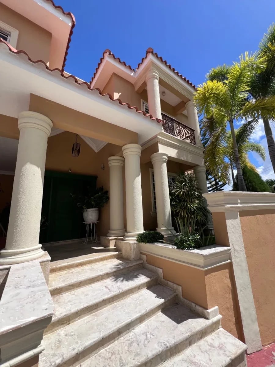 Casa en venta en proyecto cerrado en Arroyo Hondo – foto 1