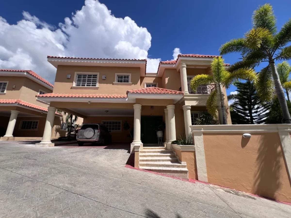Casa en venta en proyecto cerrado en Arroyo Hondo – foto 2