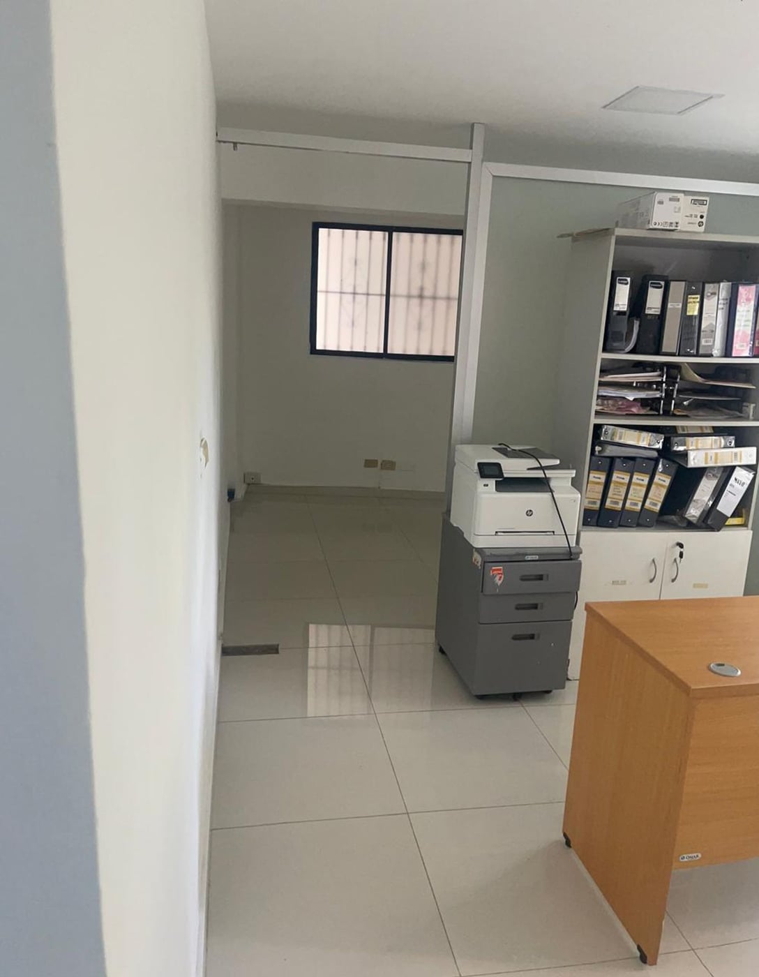 Alquilo local comercial: 4 oficinas + almacen – foto 2