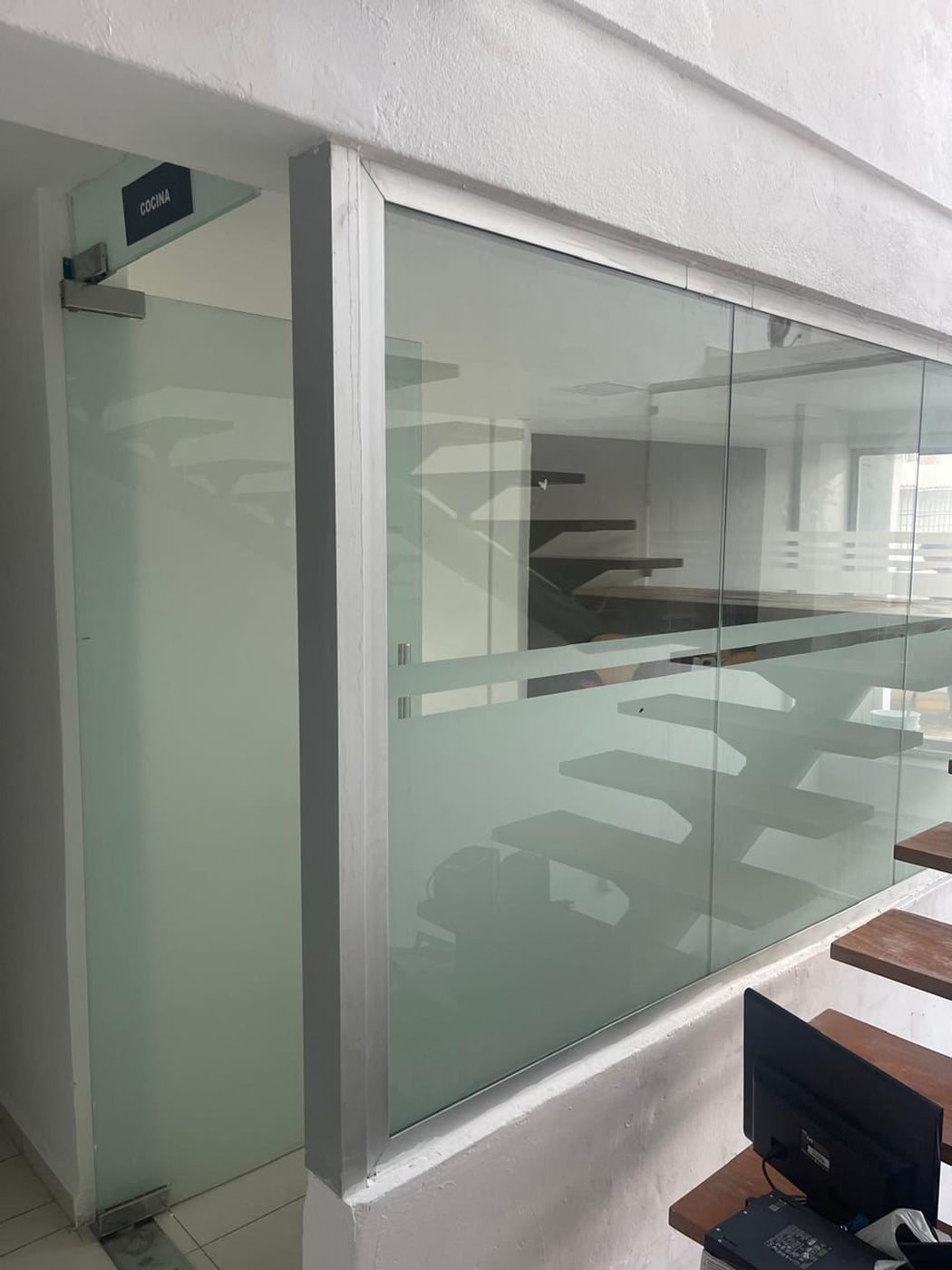 Alquilo local comercial: 4 oficinas + almacen – foto 3