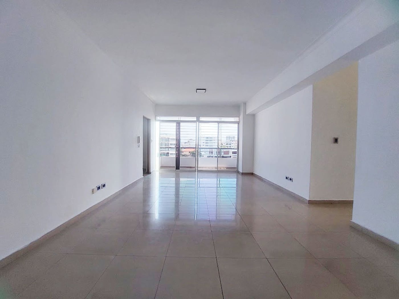 Apartamento de 3hab, 2.5b en Evaristo Morales – foto 1