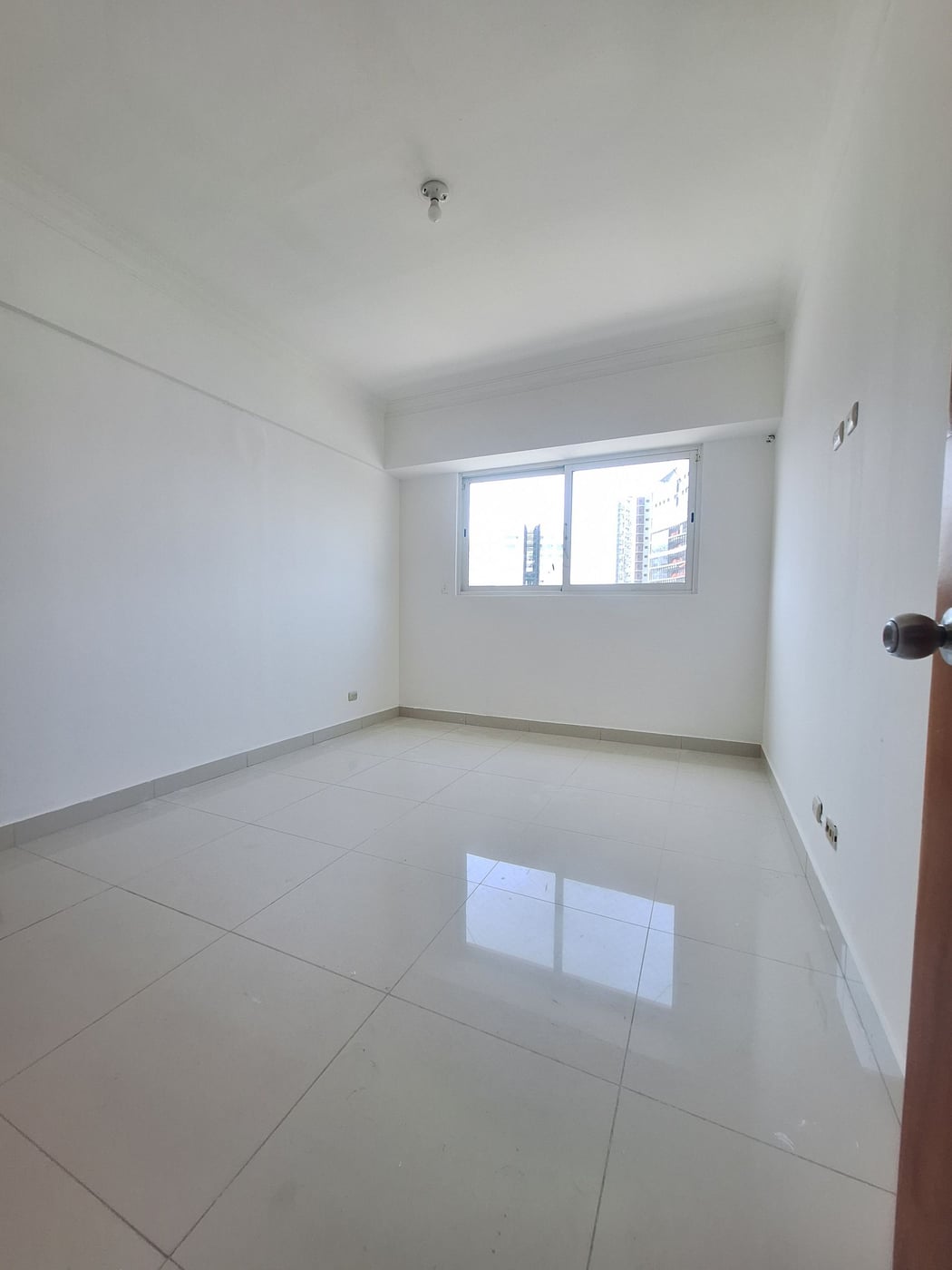 Apartamento amplio con 3 habitaciones en Alquiler. – foto 11