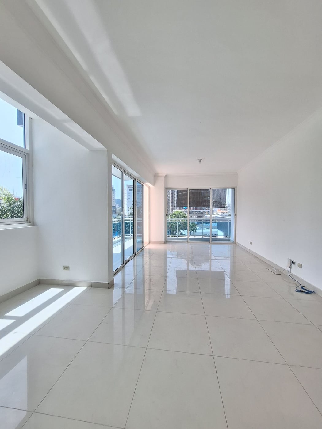 Apartamento amplio con 3 habitaciones en Alquiler. – foto 1