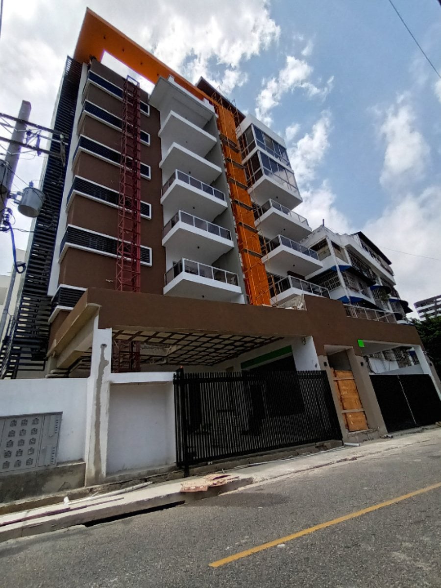 Apartamento a estrenar de 3 habitaciones en torre moderna – foto 1