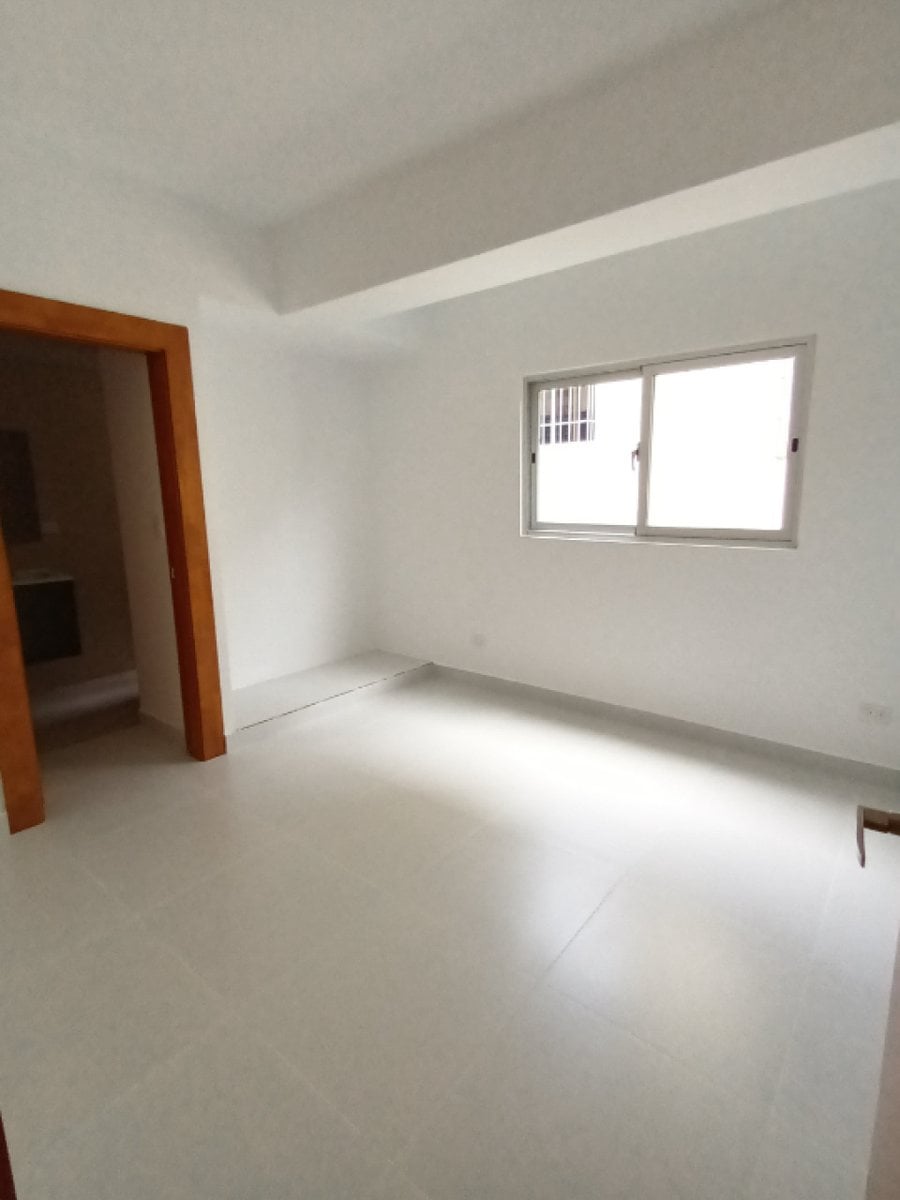 Apartamento a estrenar de 3 habitaciones en torre moderna – foto 3