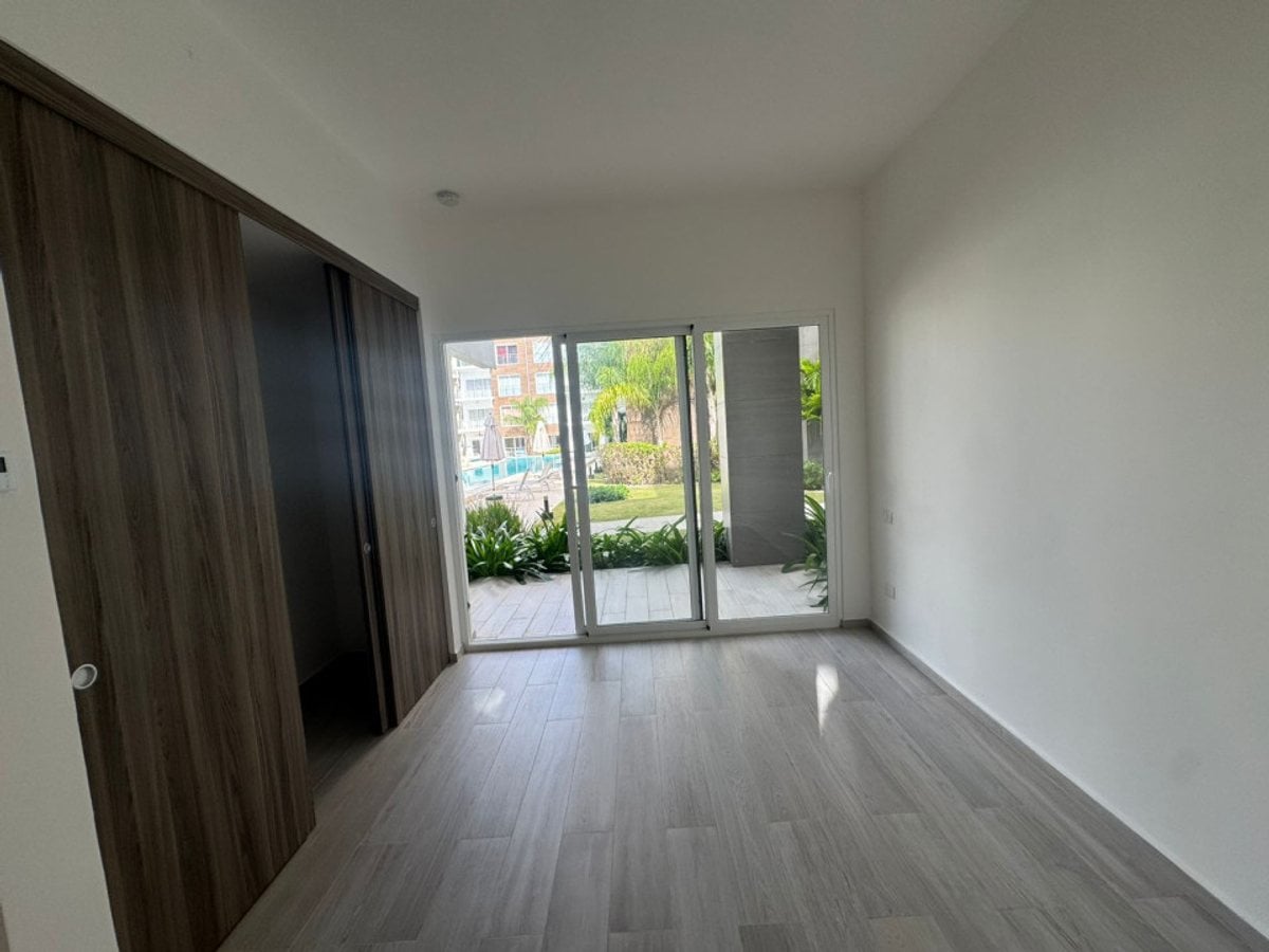 Apartamento en Planta Baja en Cana Bay Vista a la Piscina – foto 3