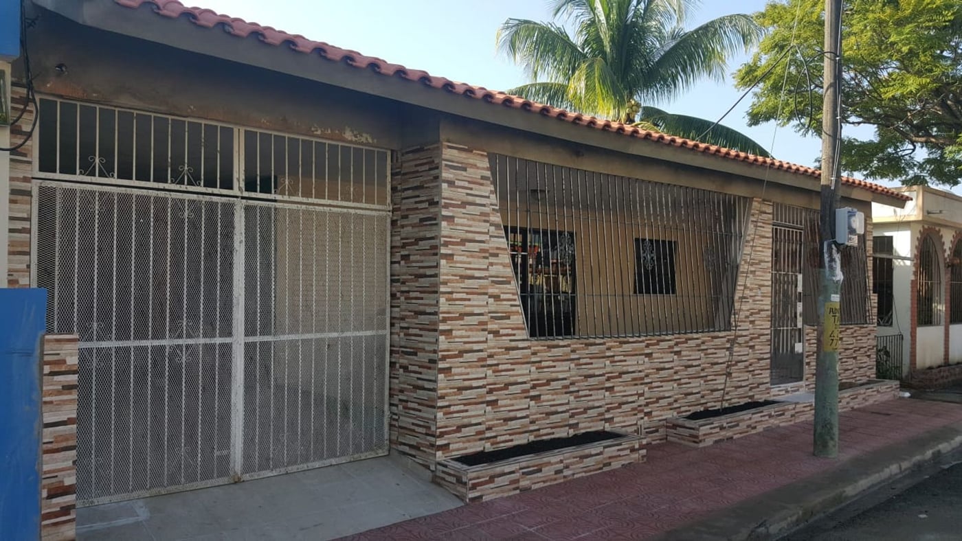 CASA EN VENTA 3 DORMITORIOS CABECERA SANTO DOMINGO – foto 1