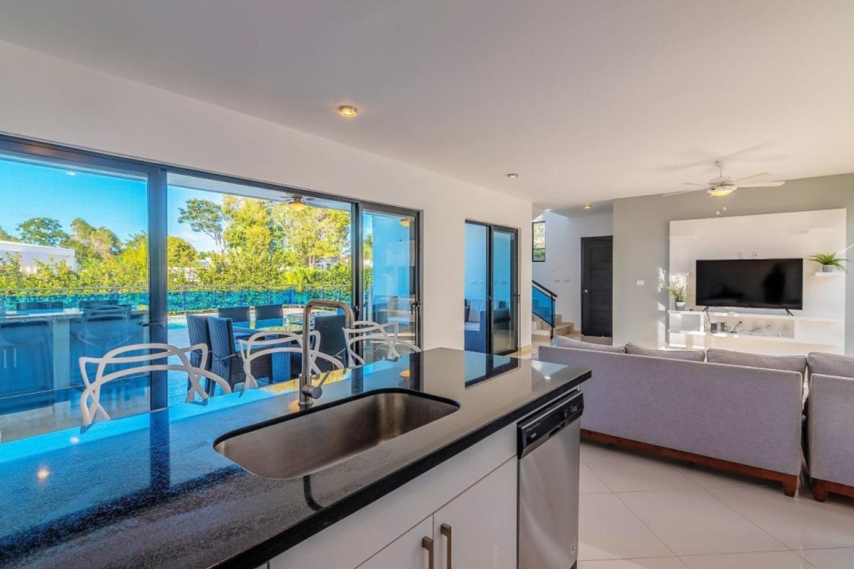 Oasis contemporáneo de 4 habitaciones en Casa Linda – foto 2