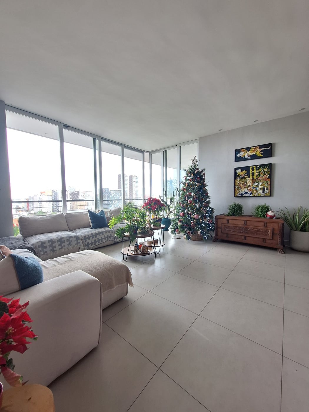 Amplio apartamento con terraza y vista despejada. – foto 6