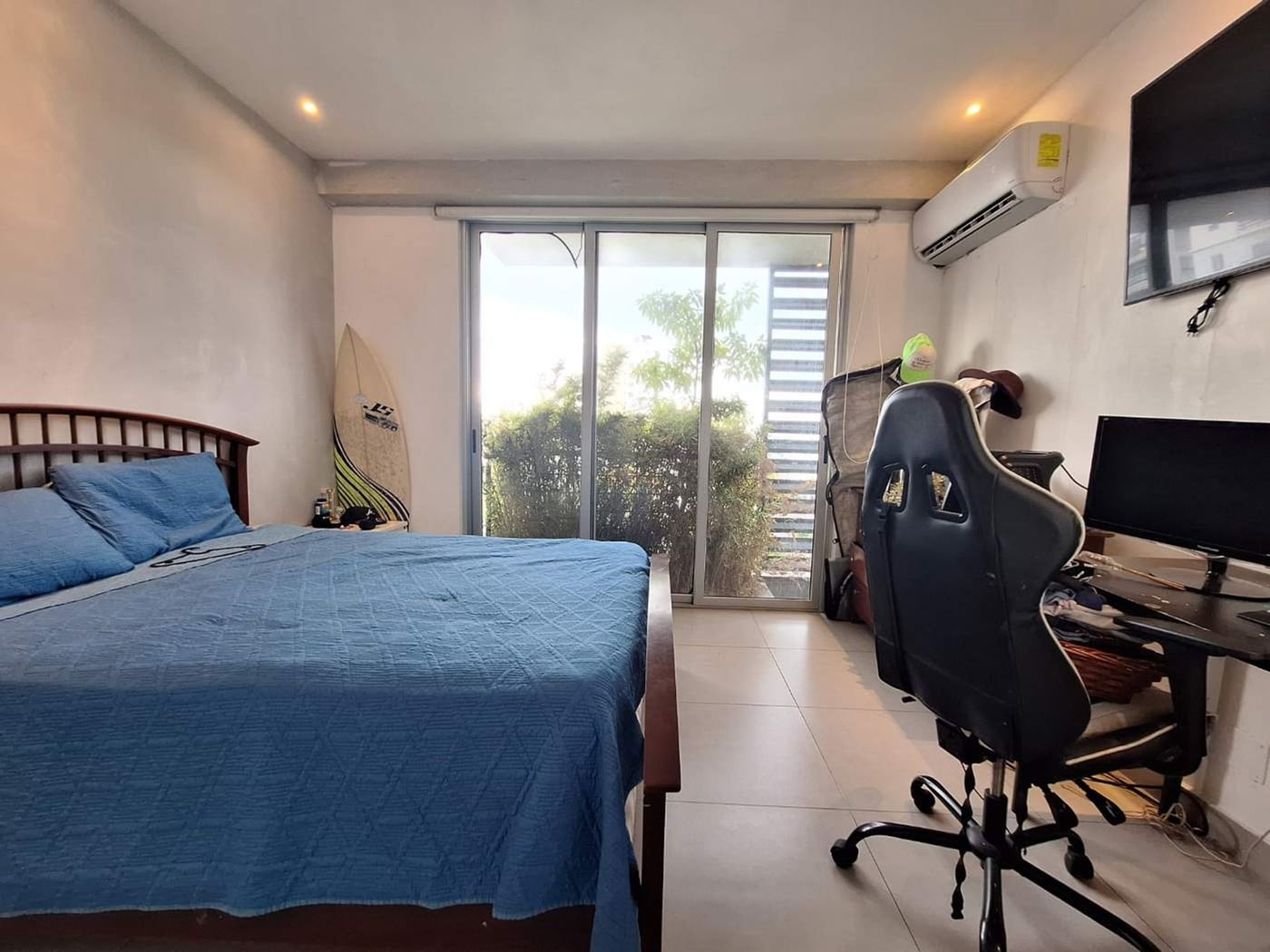 Amplio apartamento con terraza y vista despejada. – foto 12