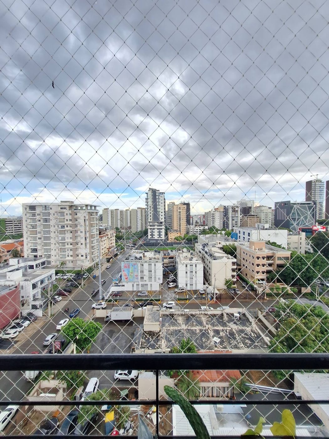 Amplio apartamento con terraza y vista despejada. – foto 1