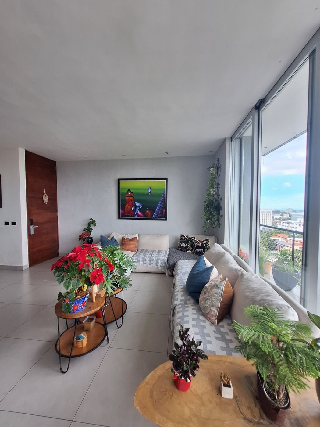 Amplio apartamento con terraza y vista despejada. – foto 5