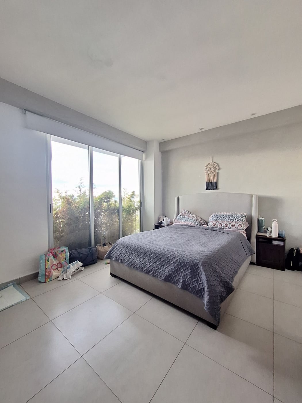 Amplio apartamento con terraza y vista despejada. – foto 10
