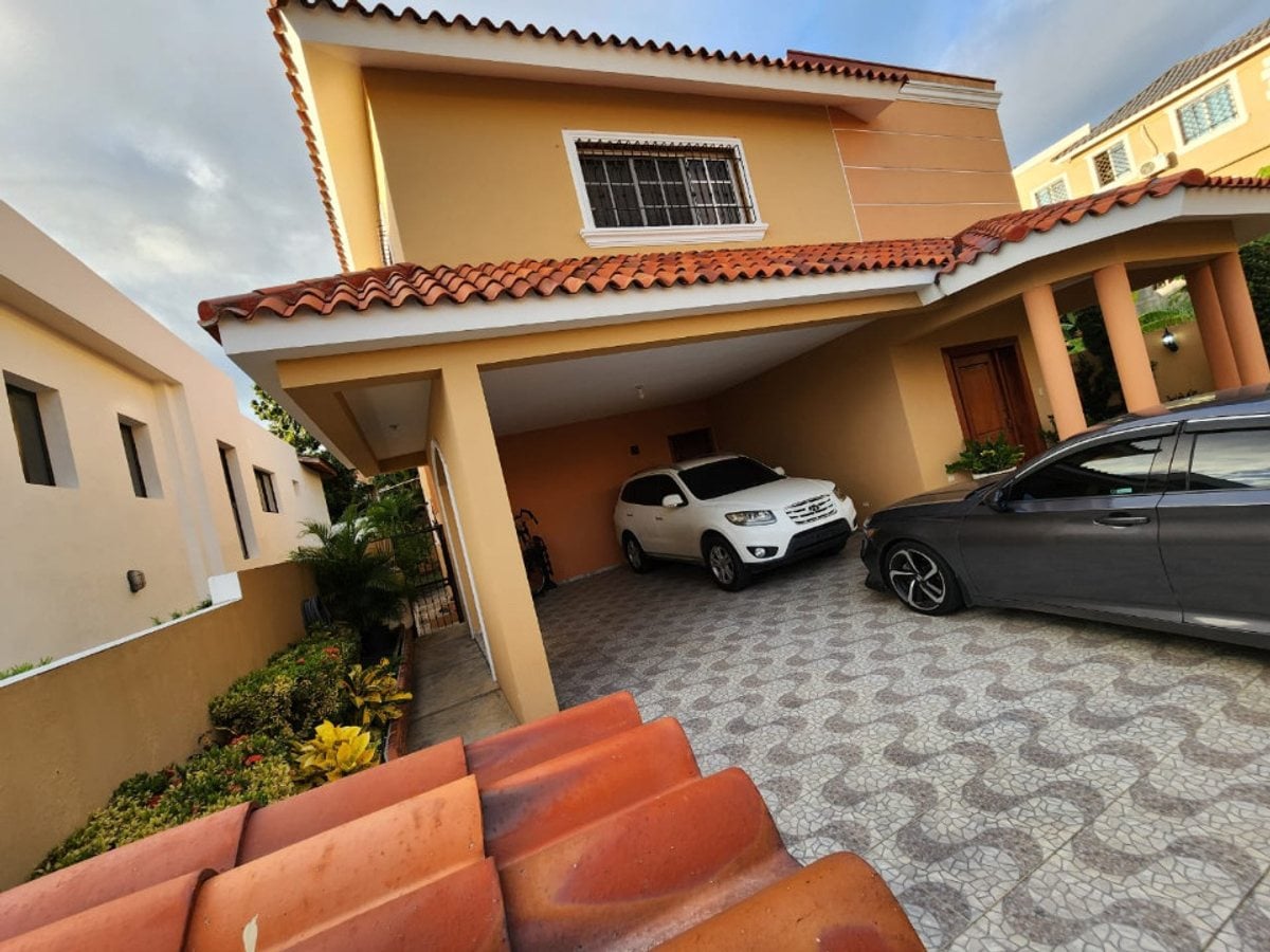 Casa en venta en Colinas del Oeste – foto 2