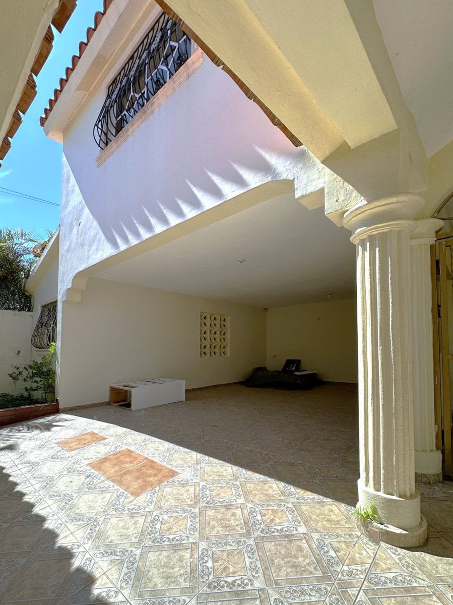 Casa de dos niveles en Prado Oriental, Santo Domingo Este – foto 2