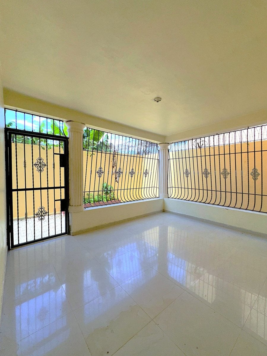 Casa de dos niveles en Prado Oriental, Santo Domingo Este – foto 6