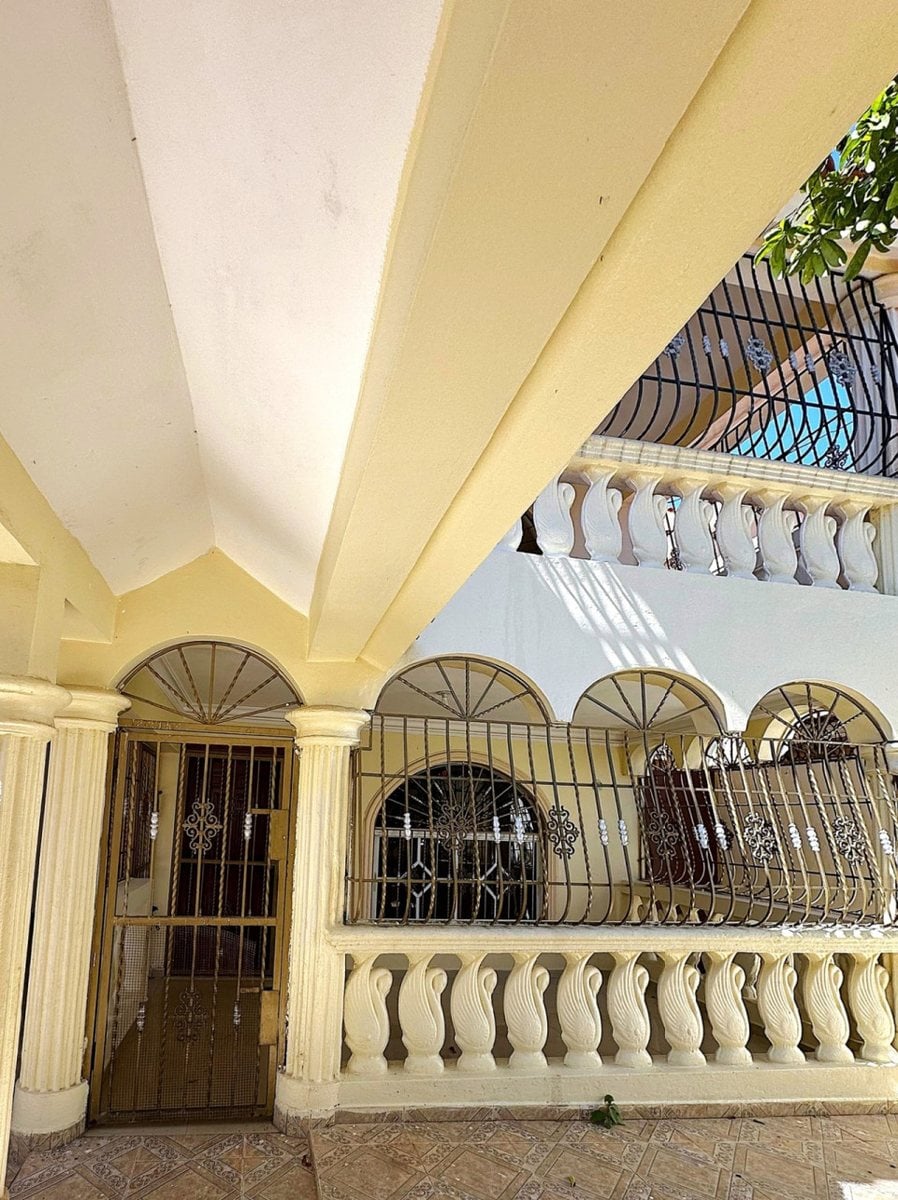 Casa de dos niveles en Prado Oriental, Santo Domingo Este – foto 1