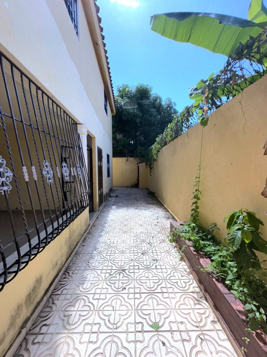 Casa de dos niveles en Prado Oriental, Santo Domingo Este – foto 11