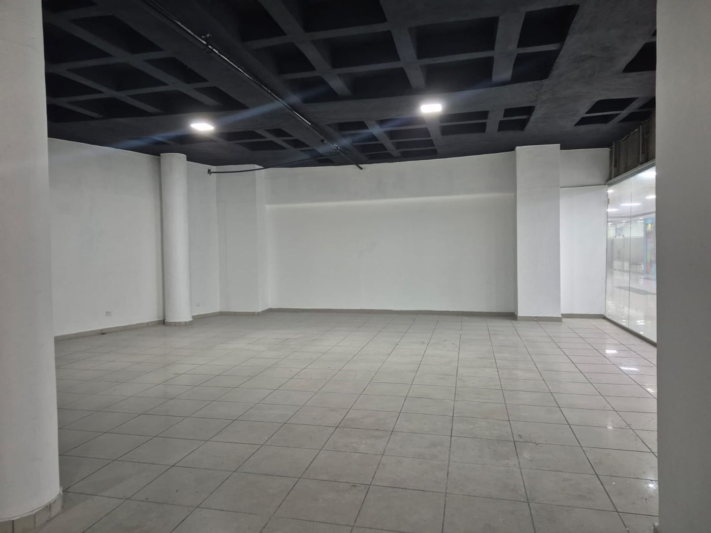 Local comercial en alquiler 100 m² avenida tiraden – foto 1