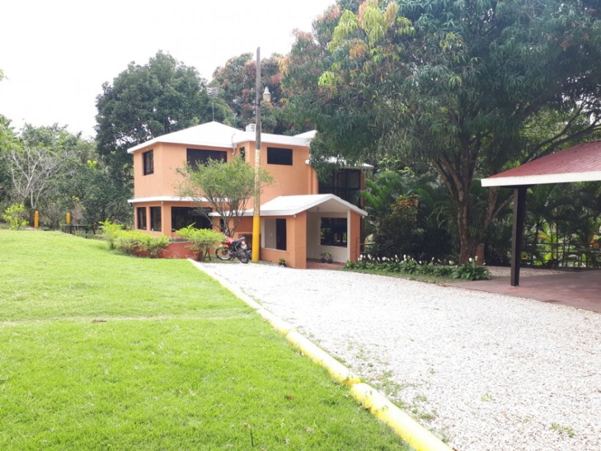 Finca en venta San Cristóbal, casa con piscina – foto 1
