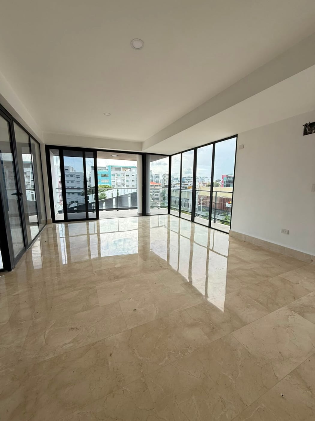 Se vende apto de 3 habitaciones en Mirador Sur – foto 6