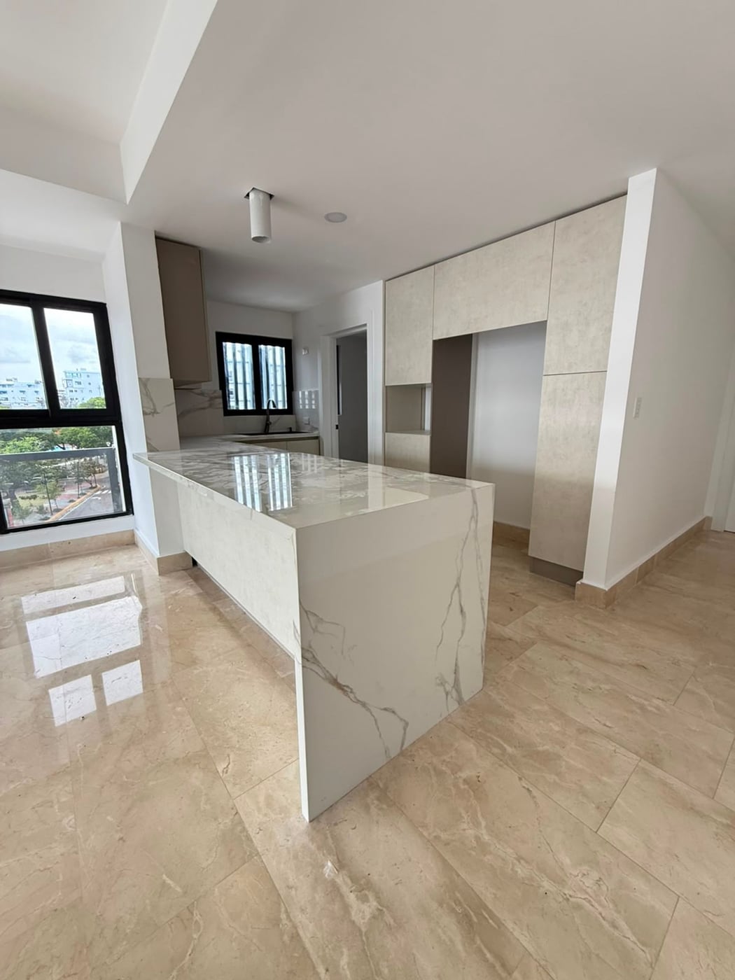 Se vende apto de 3 habitaciones en Mirador Sur – foto 1