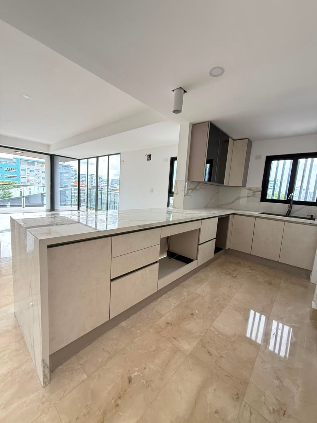Se vende apto de 3 habitaciones en Mirador Sur – foto 5