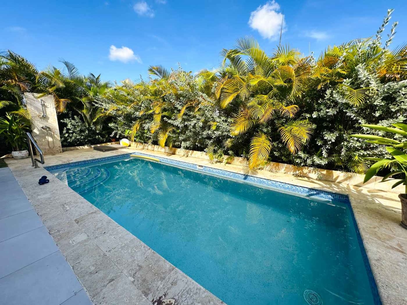 Amplia villa de 3 habitaciones con piscina privada – foto 3
