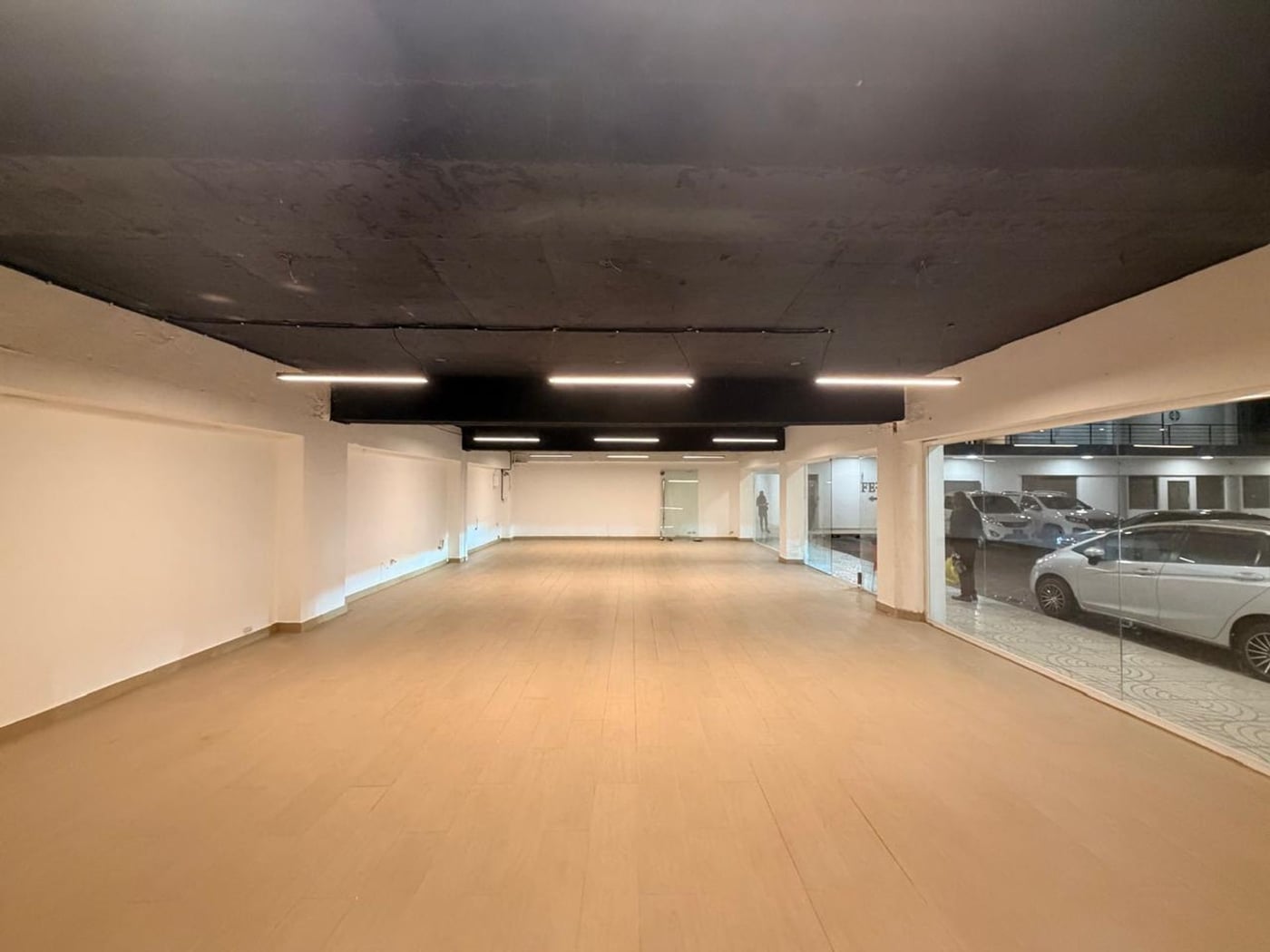 Local Comercial en primer piso plaza en Piantini – foto 2