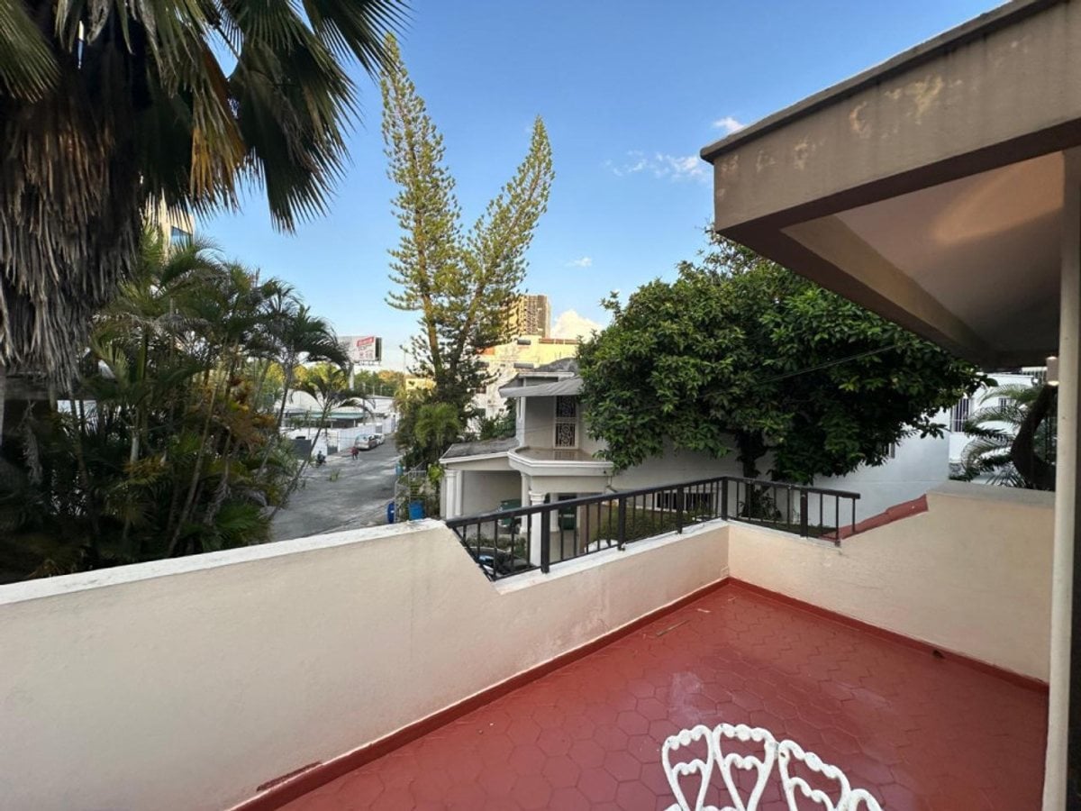 Casa en Alquiler a 2 esquinas de Agora Mall – foto 2