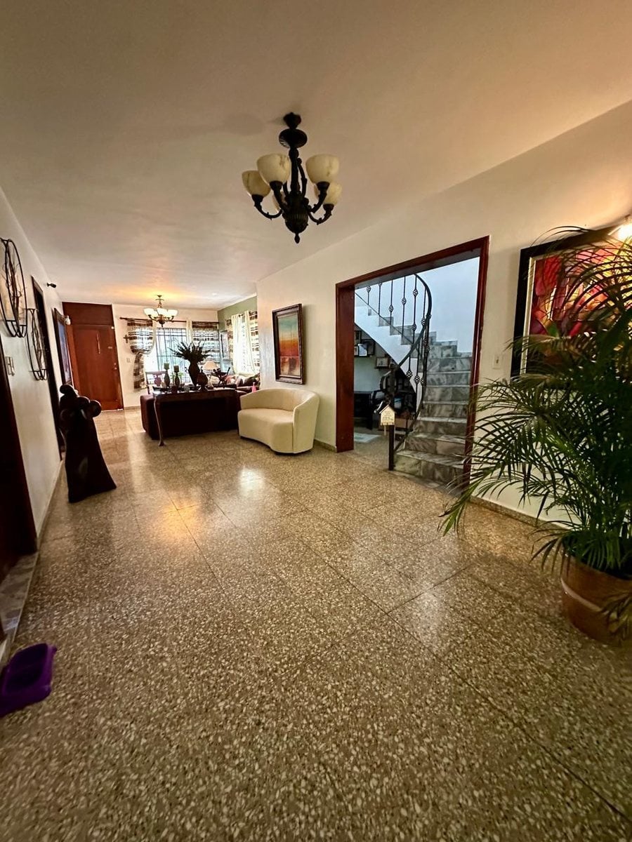 Casa en alquiler a 2 esquinas de Agora Mall – foto 6