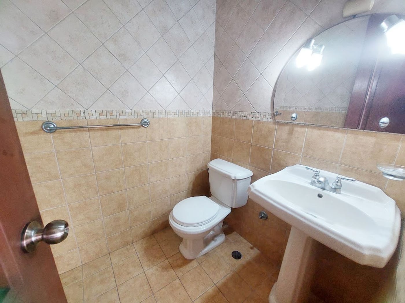 En Avenida Principal Alquiler Piso 6 Cacicazgos – foto 2