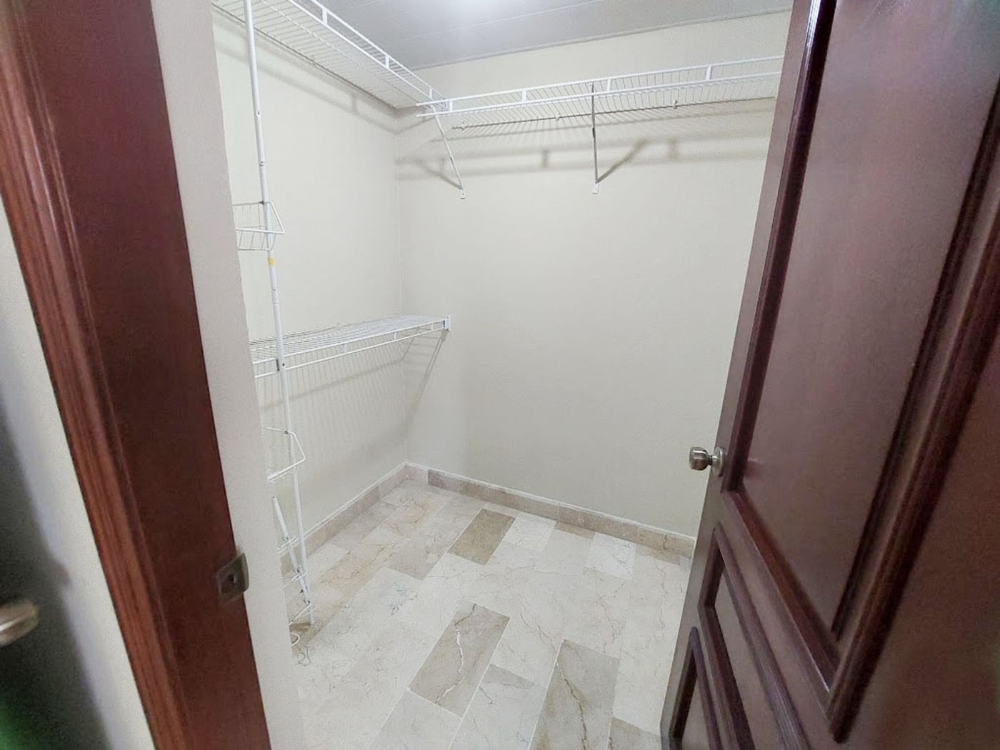 En Avenida Principal Alquiler Piso 6 Cacicazgos – foto 9