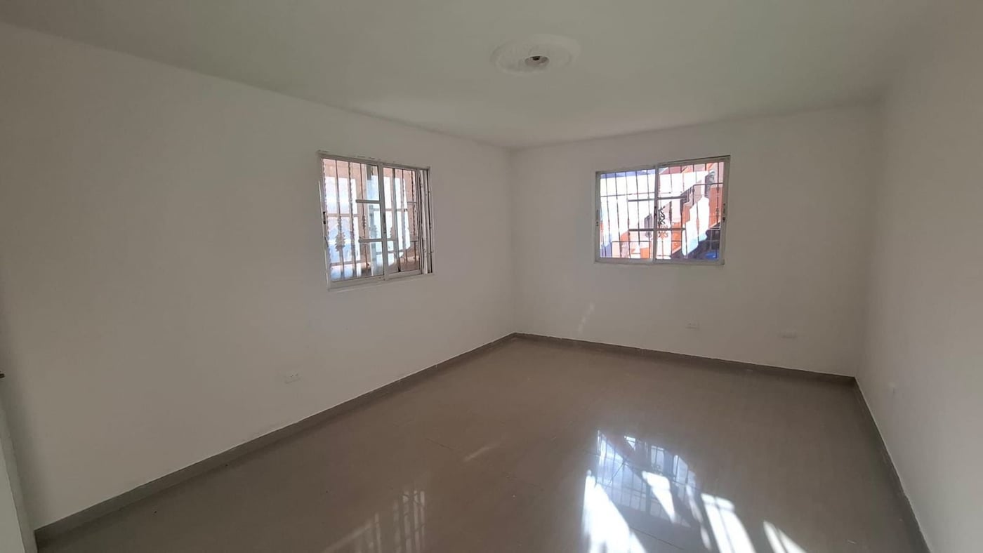 Casa de OPORTUNIDAD De 2 Niveles Villa Mella – foto 3