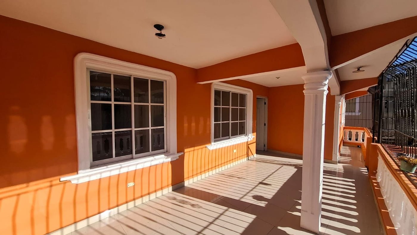 Casa de OPORTUNIDAD De 2 Niveles Villa Mella – foto 2