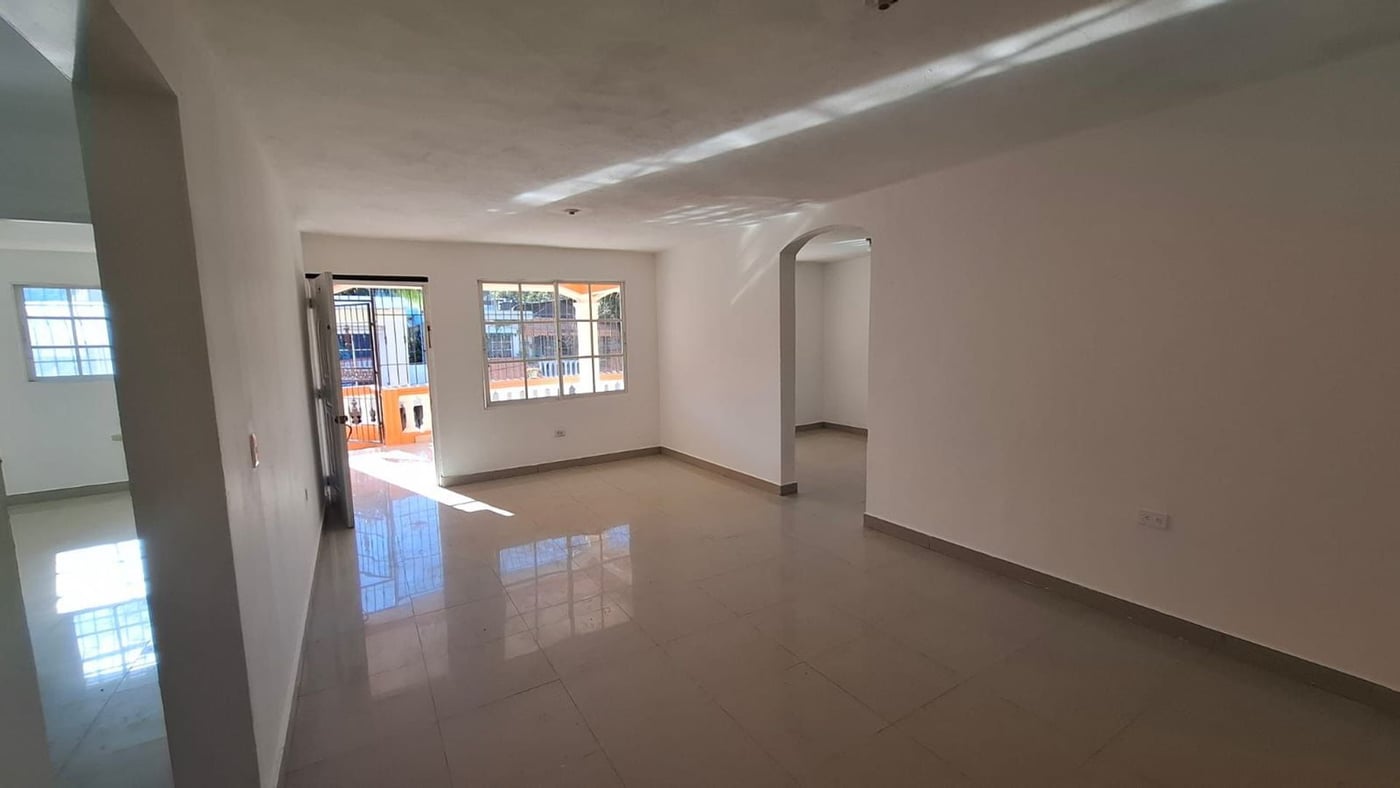 Casa de OPORTUNIDAD De 2 Niveles Villa Mella – foto 9