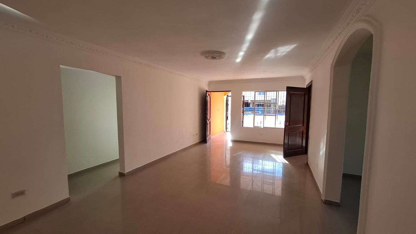 Casa de OPORTUNIDAD De 2 Niveles Villa Mella – foto 5
