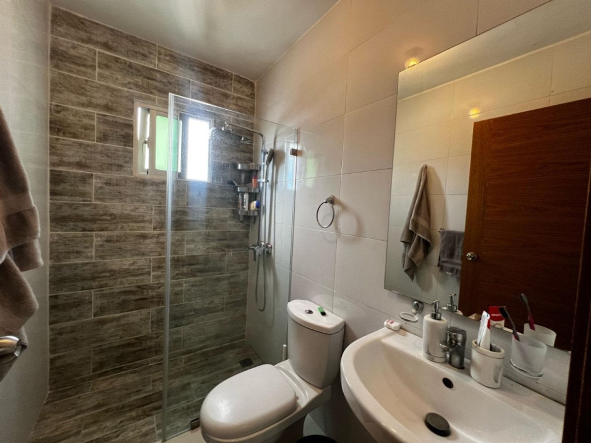 Apartamento con terraza en Colinas de Arroyo Hondo – foto 9