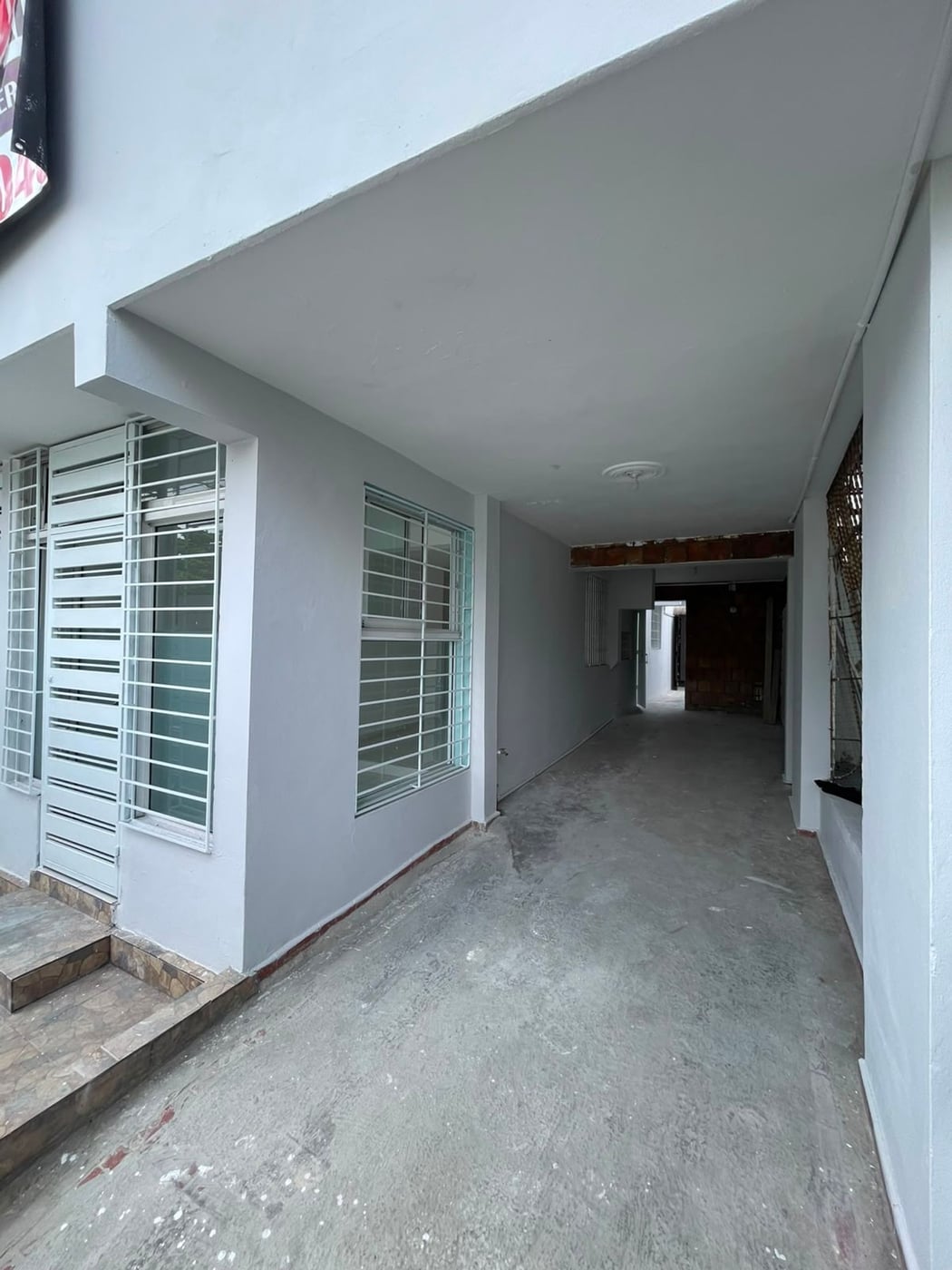 Excelente Casa Comercial de 2 Niveles en Venta – foto 2
