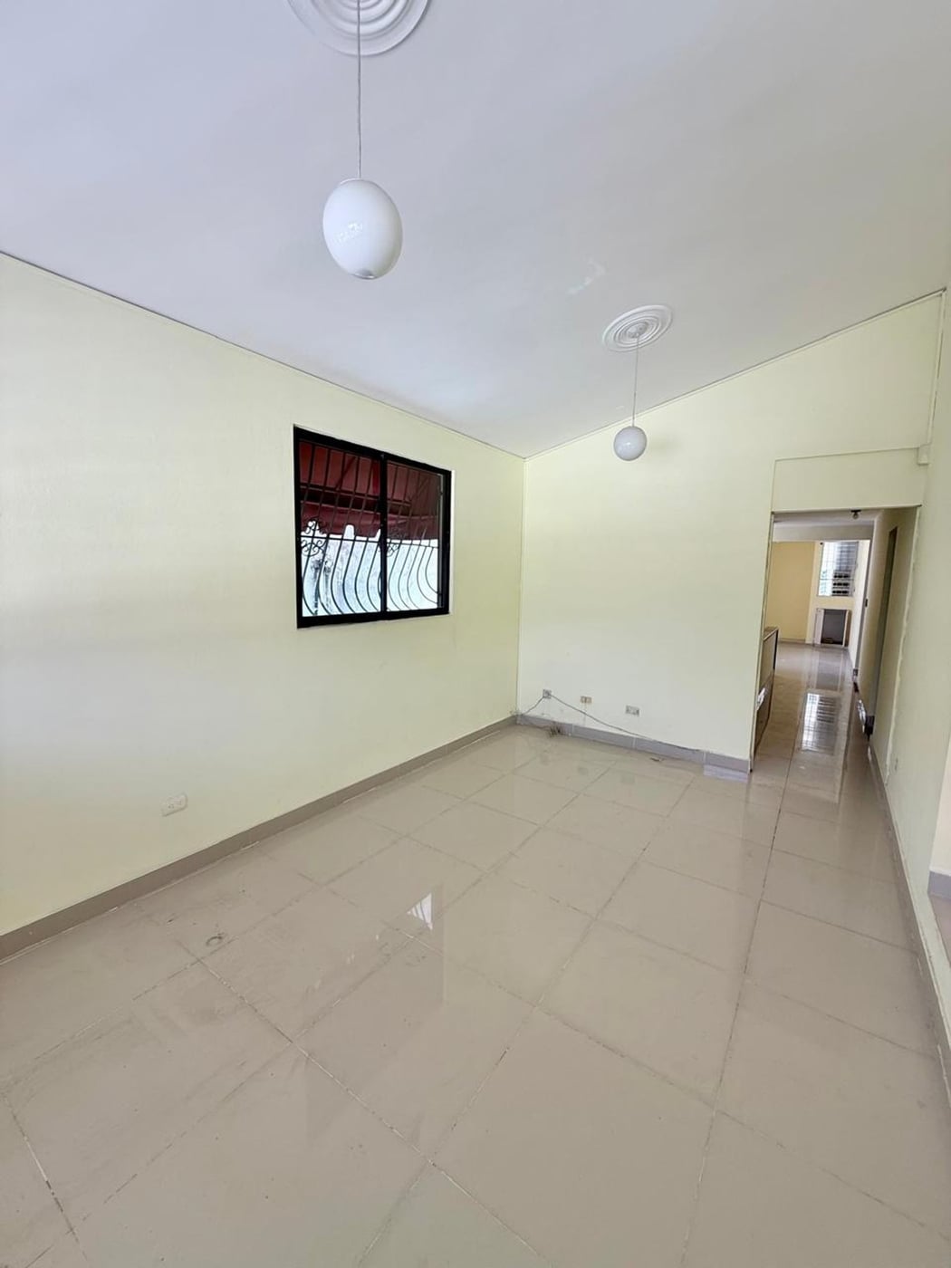 Excelente Casa Comercial de 2 Niveles en Venta – foto 5
