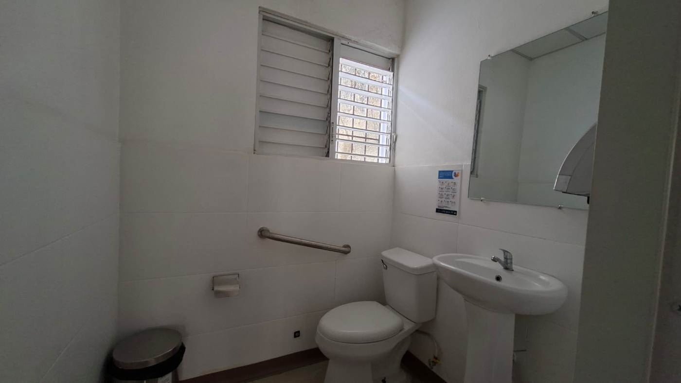 Local comercial amplio 2 niveles Distrito Nacional – foto 8