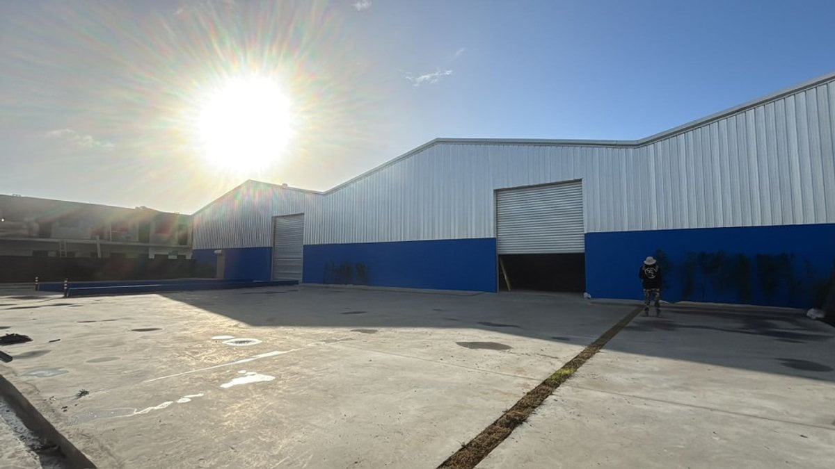 Nave en el Boulevar del Este – foto 2