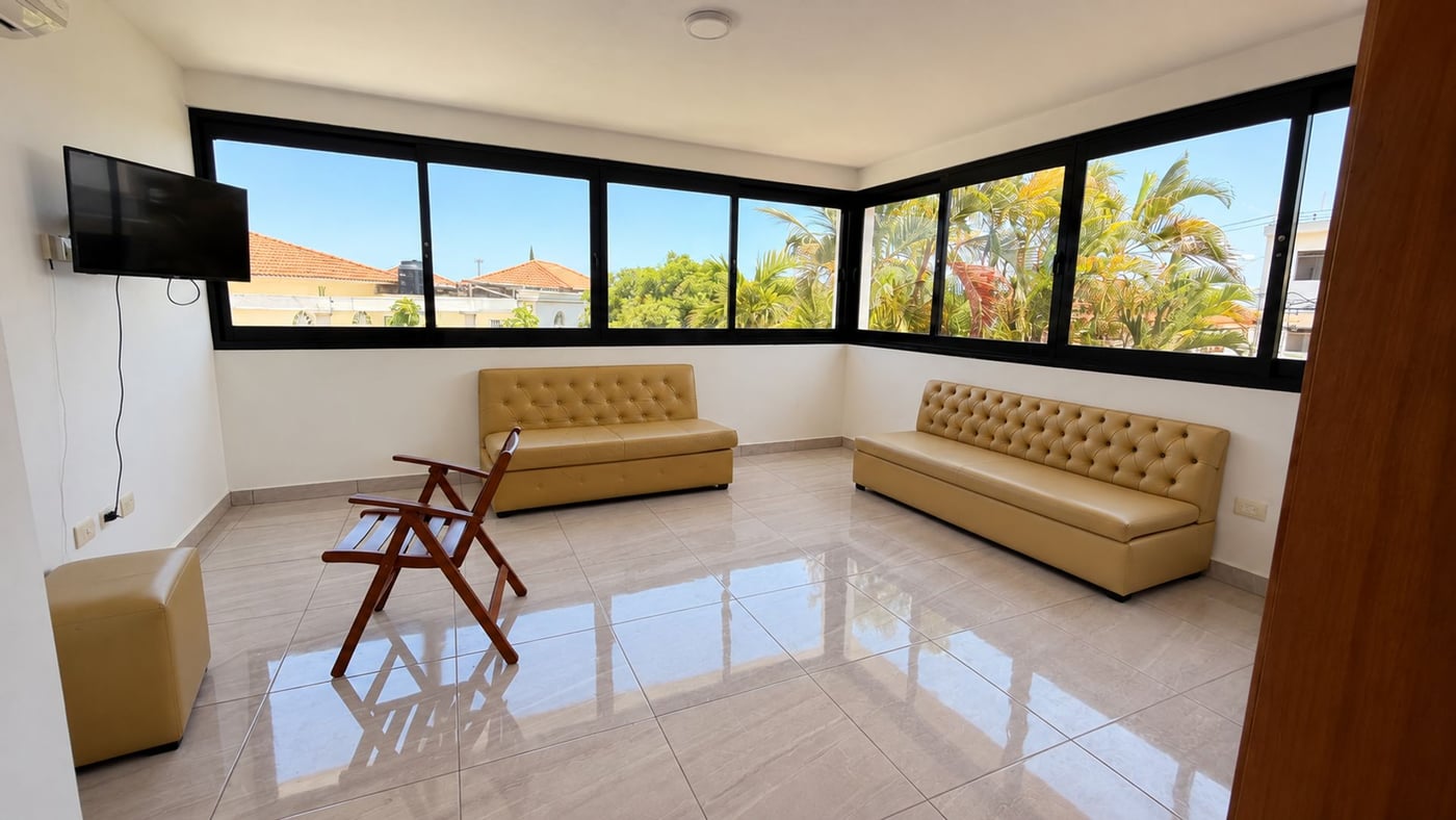 Amplia casa de 2 niveles en Torre Alta – foto 5