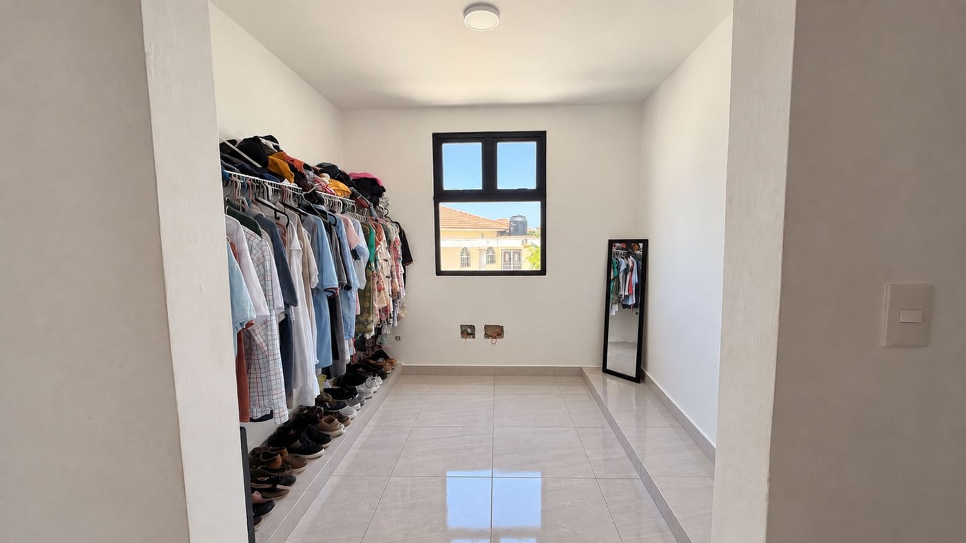 Amplia casa de 2 niveles en Torre Alta – foto 10
