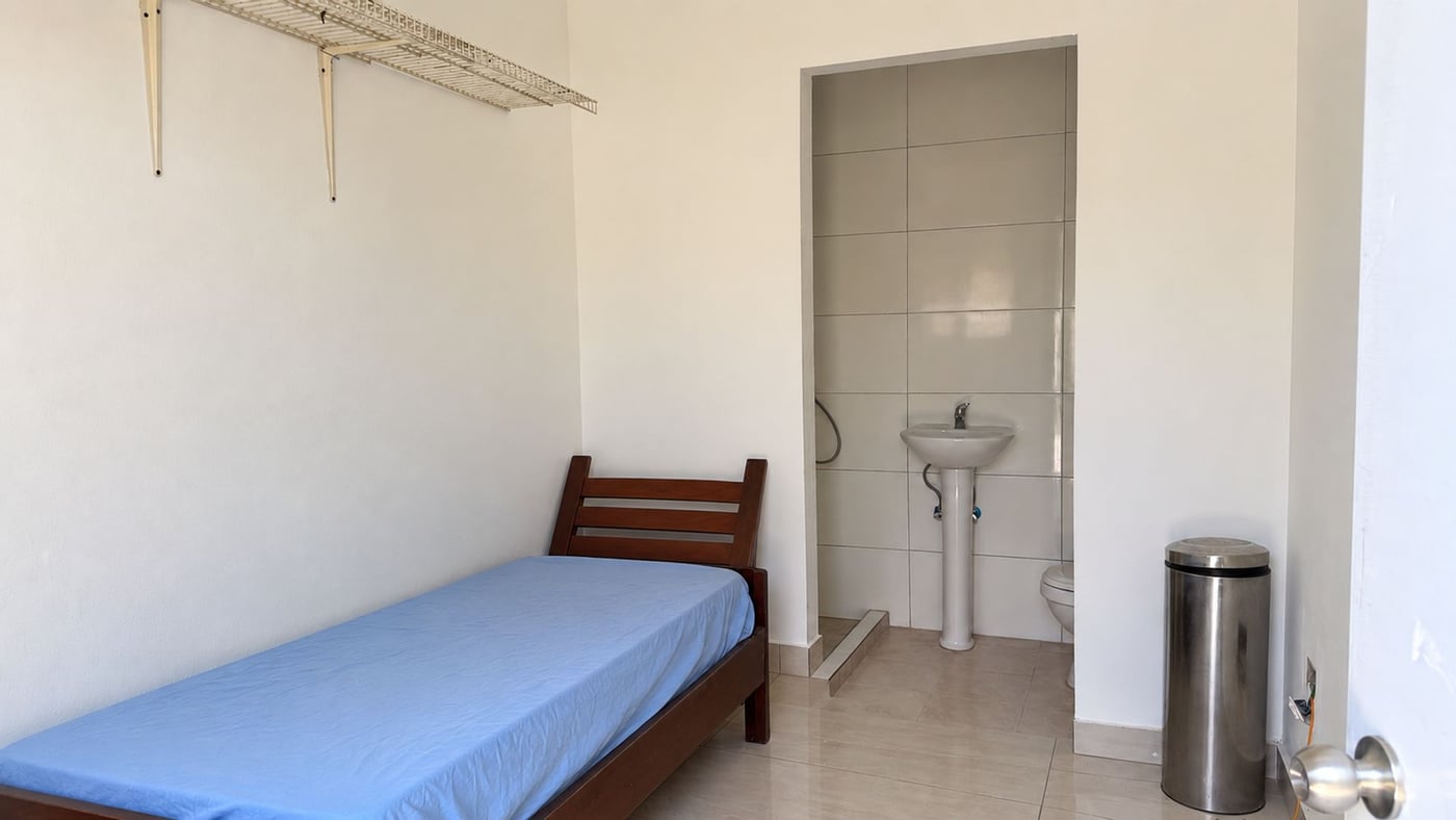 Amplia casa de 2 niveles en Torre Alta – foto 3