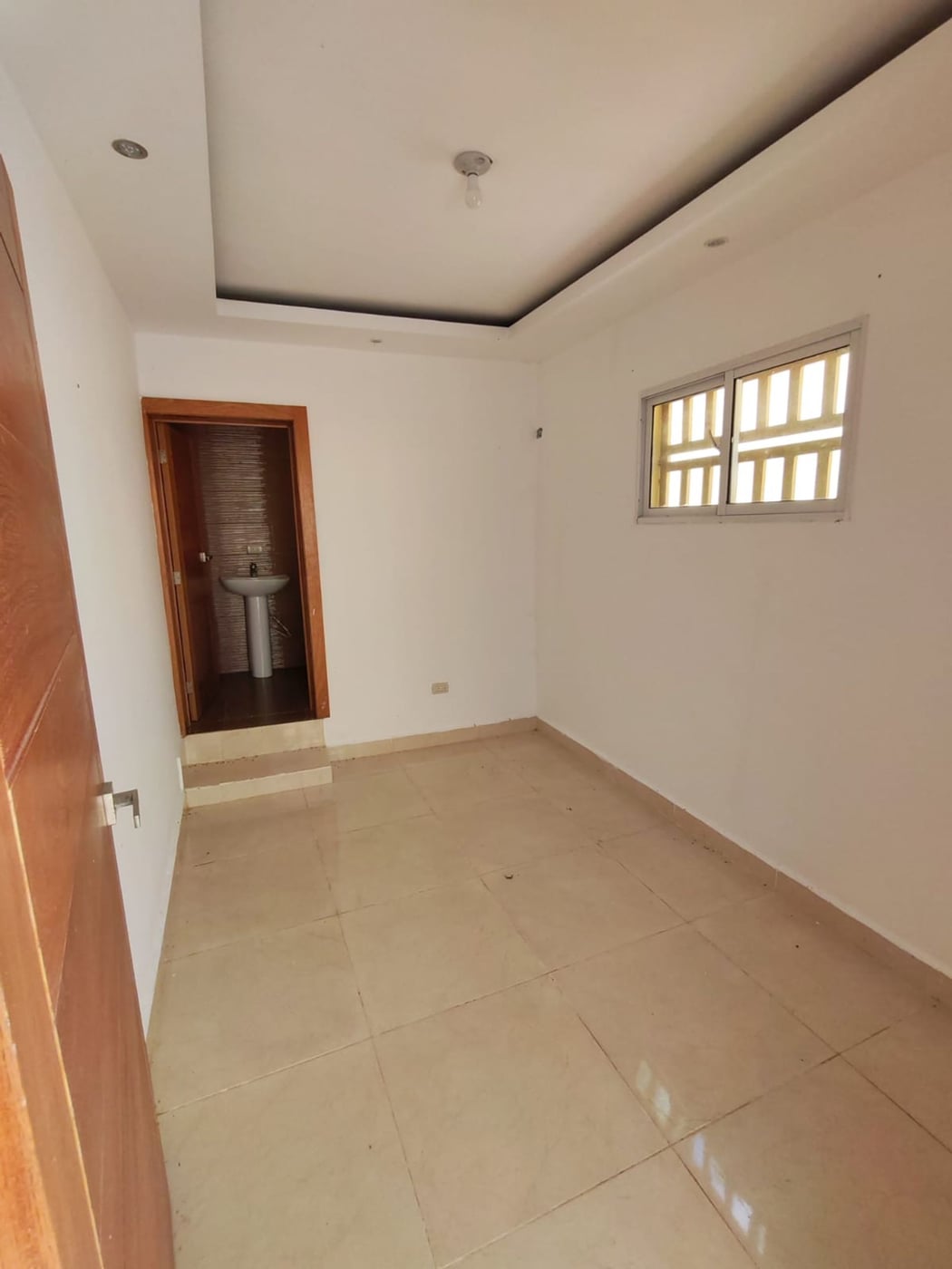 Hermosa Casa de Dos Niveles en Zona Residencial – foto 10