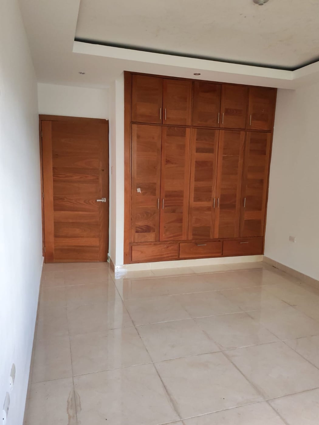 Hermosa Casa de Dos Niveles en Zona Residencial – foto 5